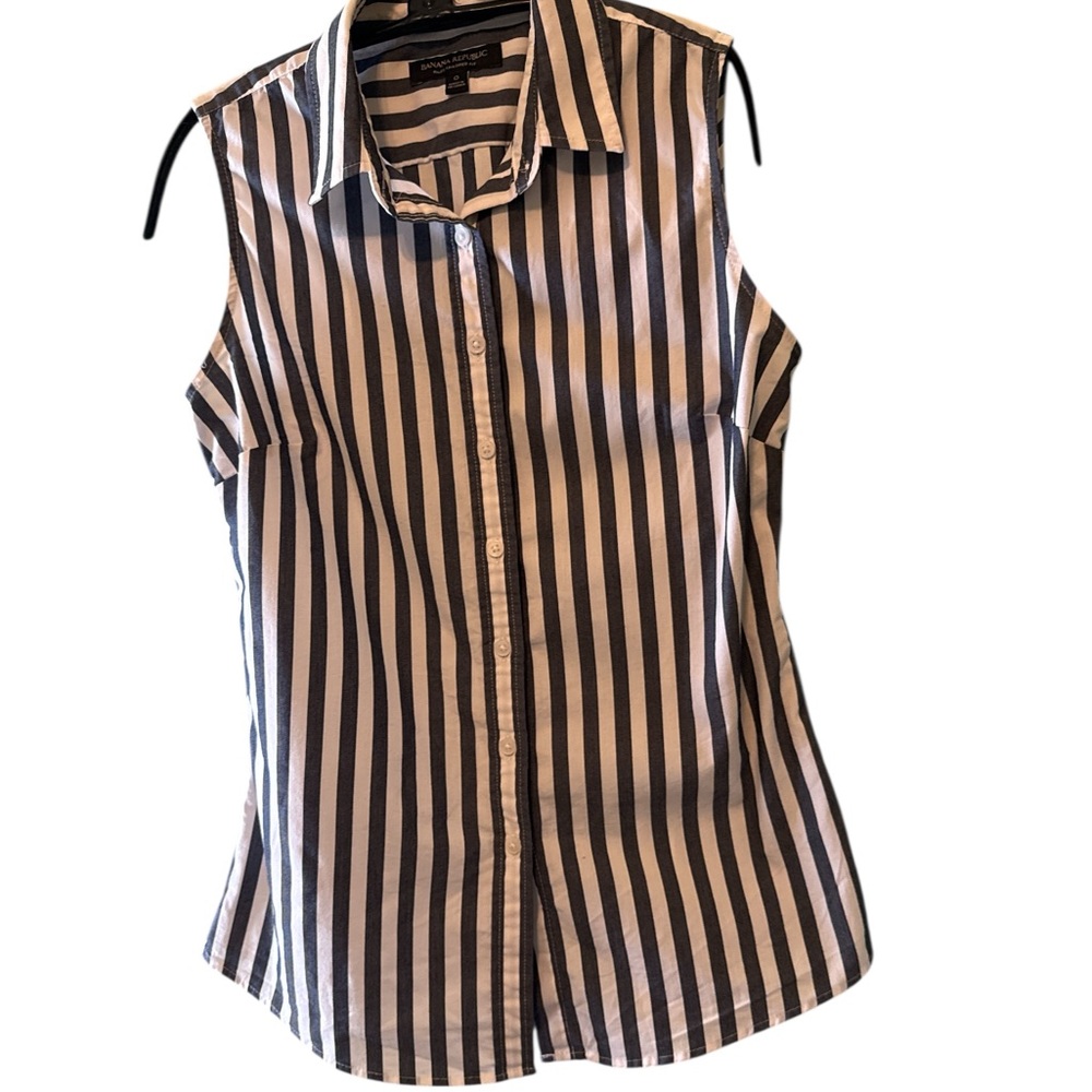 Banana Republic Top Womens Sz 0 Blue White Striped Sleeveless Button Up Blouse